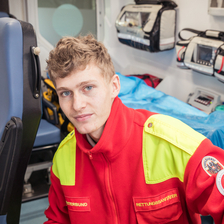 Zivildiener Florian im Rettungsauto