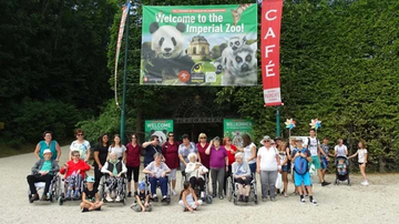 Bewohner:innen des Pflegekompetenzzentrums Lackenbach besuchen den Tiergarten Schönbrunn