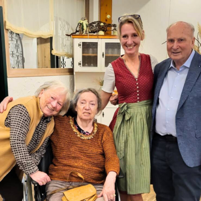 Fahrgast Waltraud mit Cousine, Mann und Wirtin