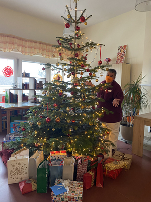 Weihnachtsbaum im Pflegekompetenzzentrum Neufeld