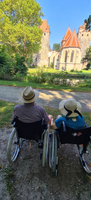 Herr und Frau Liszt beim Spazieren, Blick auf das Schloss