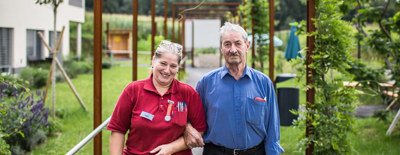 Bewohner Pflegekompetenzzentrum Kaindorf mit Betreuerin