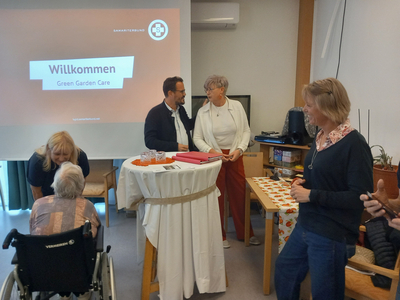 Gruppenveranstaltung mit Menschen, die sich bei 