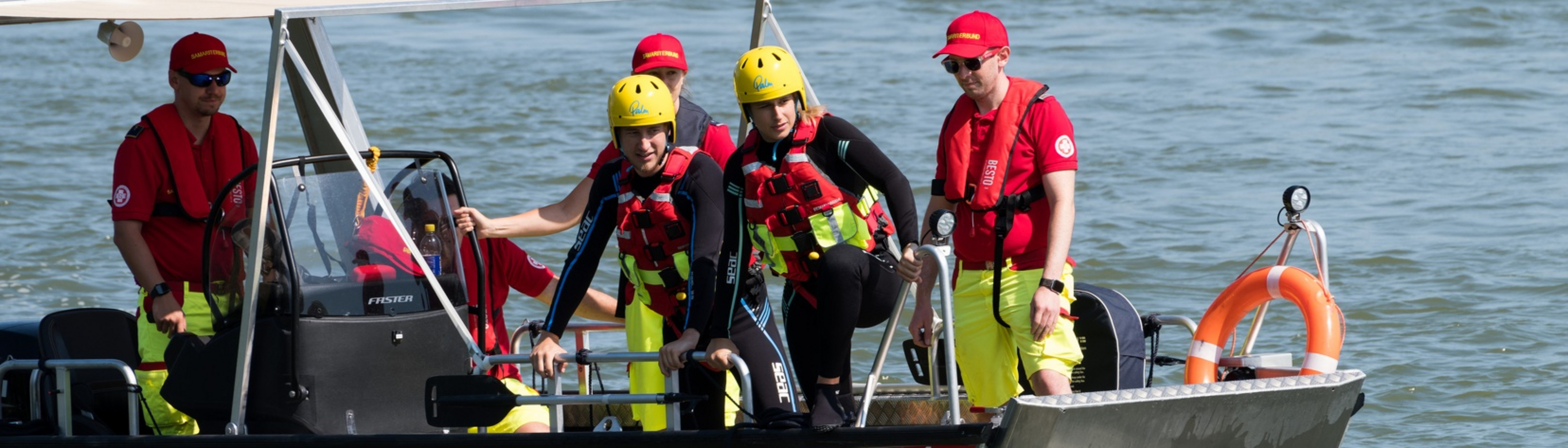 Wasserrettung auf Boot im Einsatz